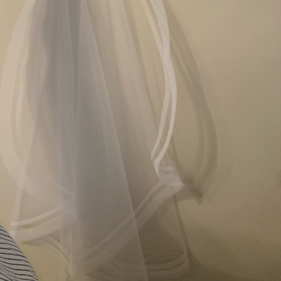 Fingertip veil with horsehair trim - Picture 2 of 5